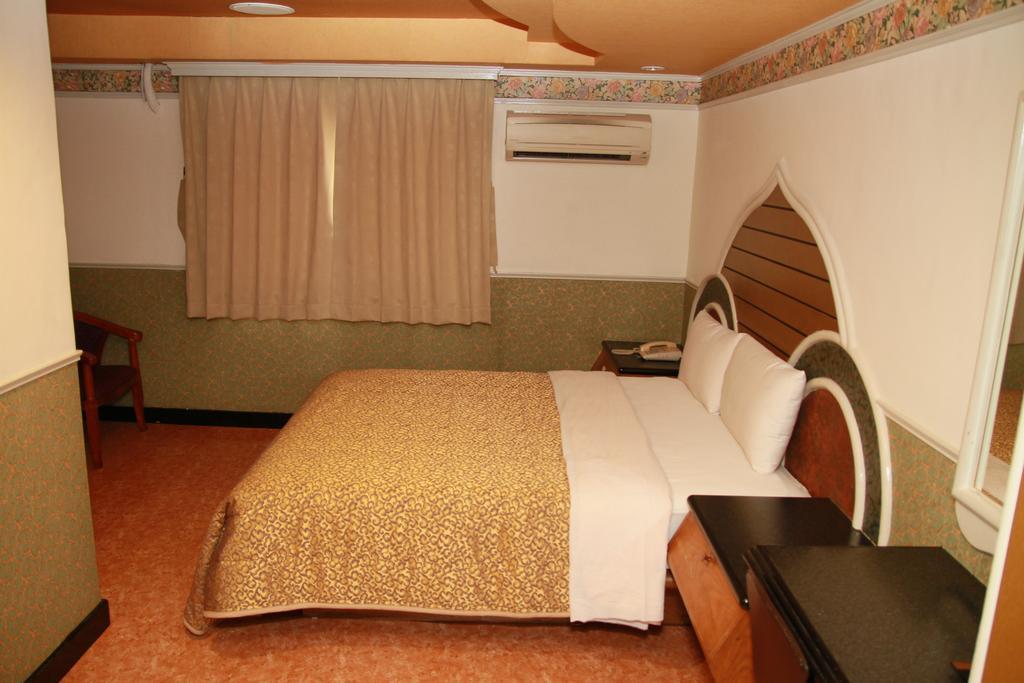 Ti Hwa Hotel Тайбэй Экстерьер фото